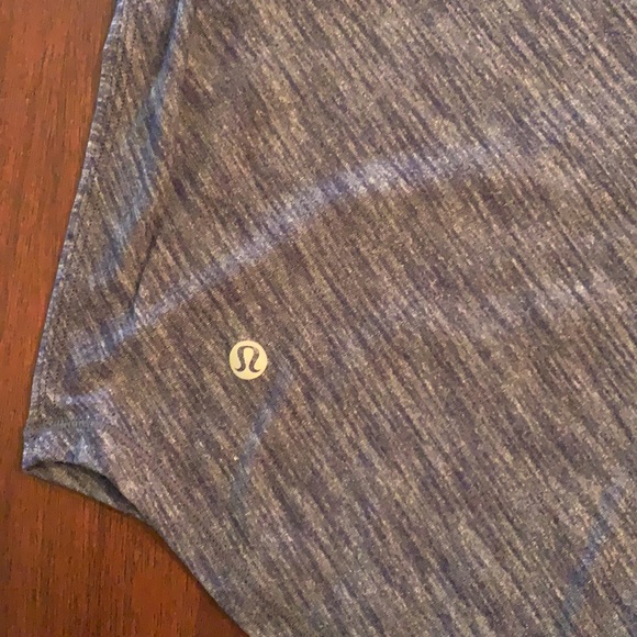 Lululemon classic tee - Picture 3 of 3